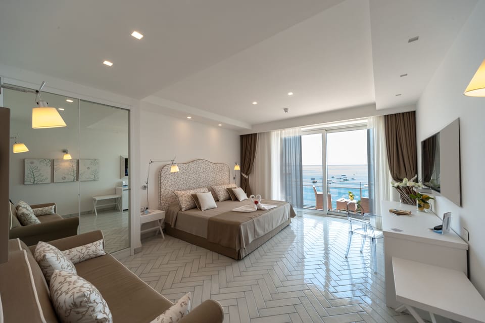 Suite, Balcony, Sea View | Minibar, in-room safe, free WiFi, bed sheets