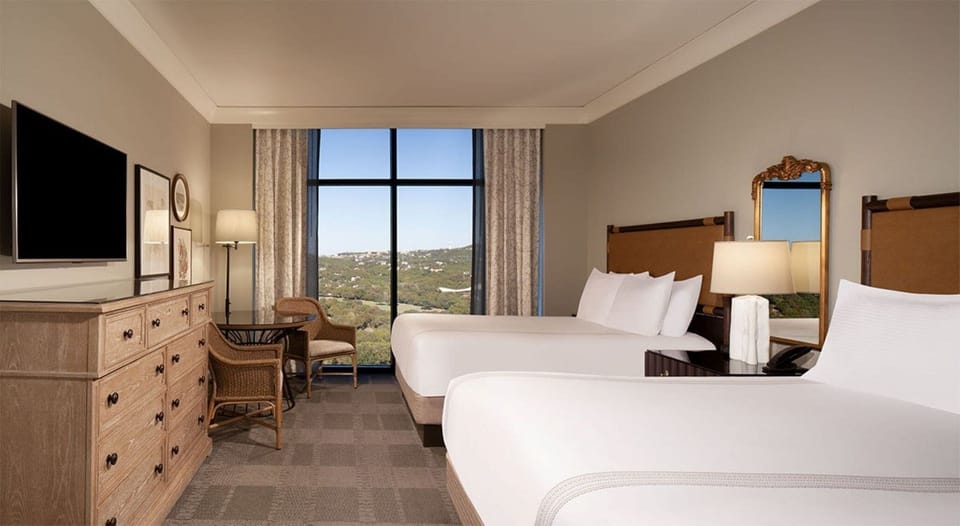 Premium bedding, in-room safe, desk, laptop workspace