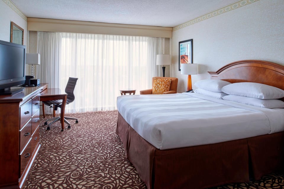Premium bedding, in-room safe, desk, laptop workspace