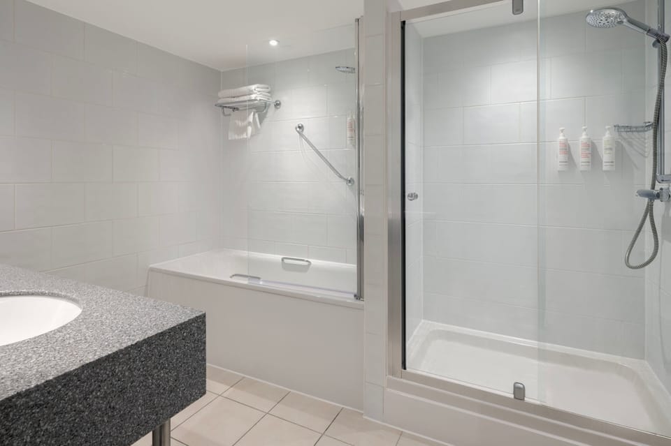 Signature Suite, 1 King Bed, Balcony (View) | Egyptian cotton sheets, premium bedding, in-room safe, desk