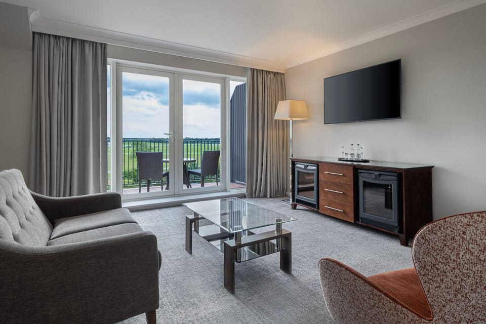 Signature Suite, 1 King Bed, Balcony (View) | Egyptian cotton sheets, premium bedding, in-room safe, desk