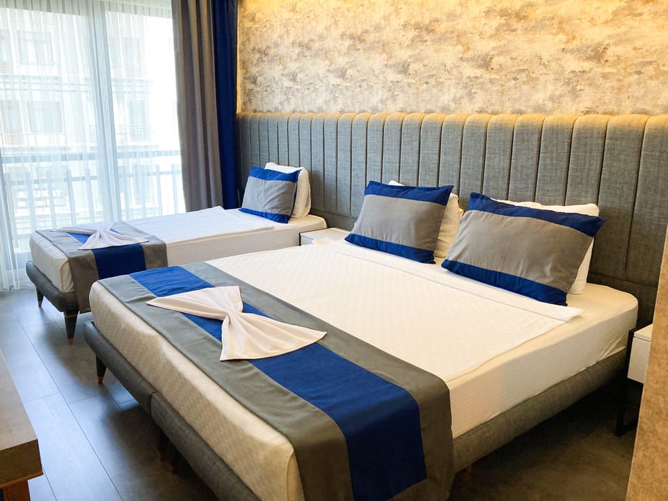 Standard Room, 1 Bedroom | In-room safe, blackout drapes, soundproofing, iron/ironing board