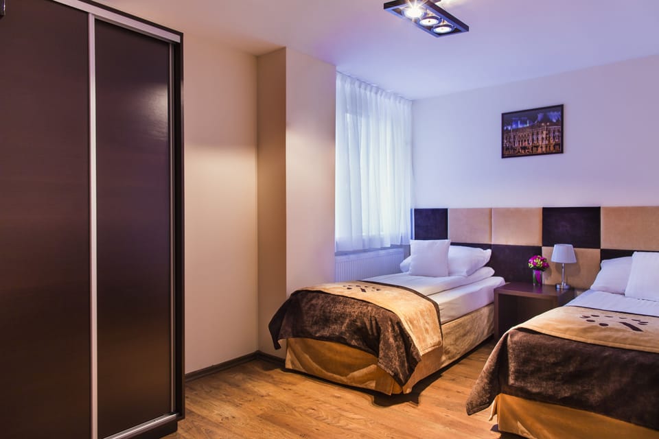 Double or Twin Room | Desk, free WiFi, bed sheets