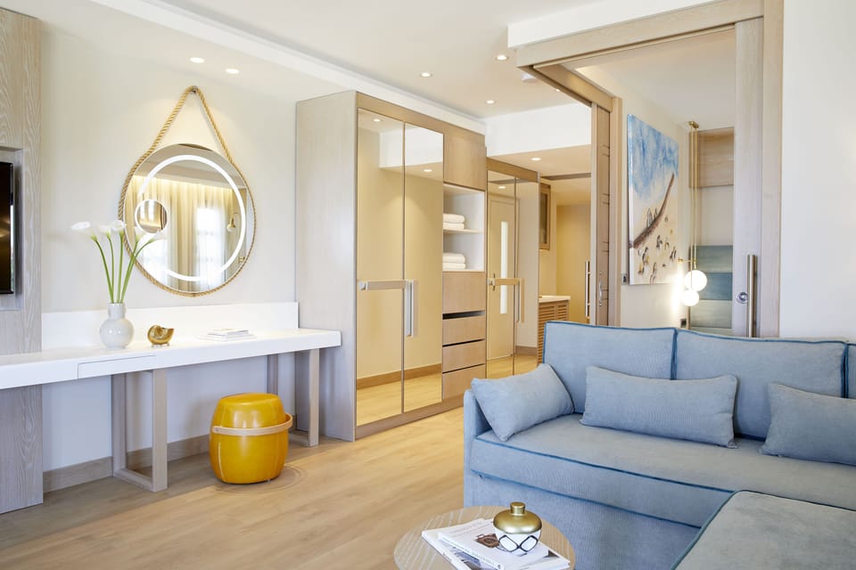 Premium bedding, minibar, in-room safe, desk