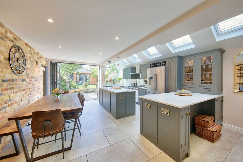 House | Private kitchen | Fridge, microwave, oven, stovetop