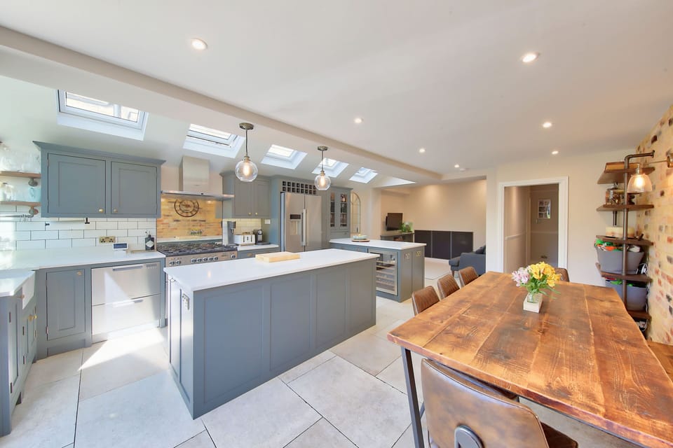 House | Private kitchen | Fridge, microwave, oven, stovetop