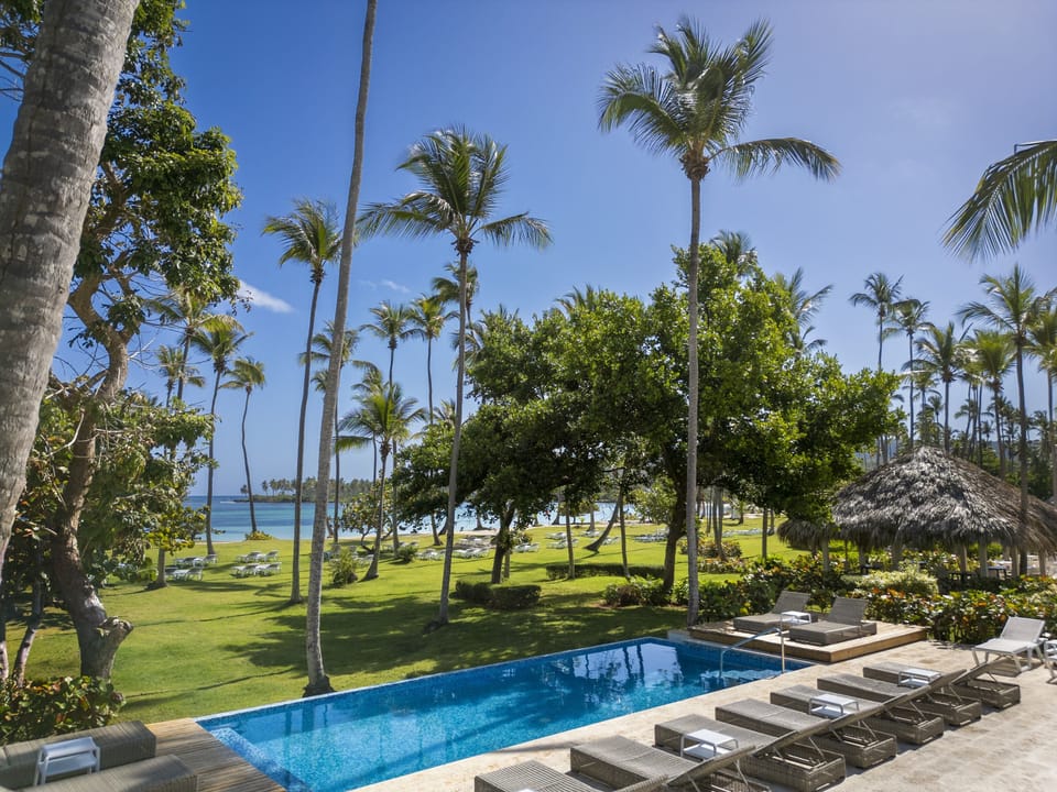 3 outdoor pools, pool umbrellas, sun loungers