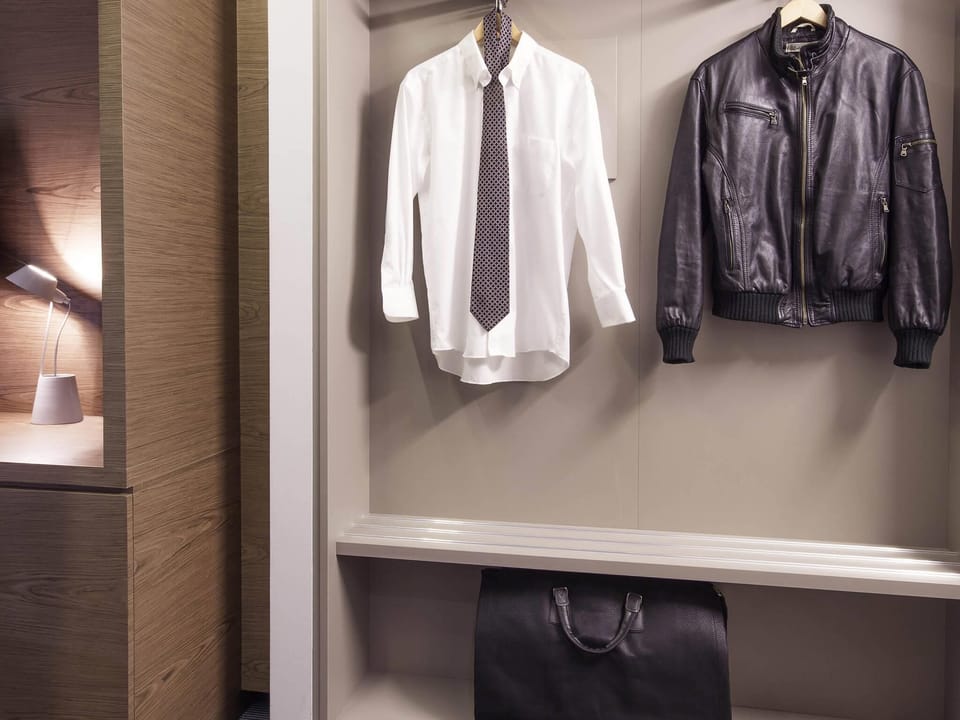Junior Suite, 1 King Bed | Minibar, in-room safe, desk, soundproofing