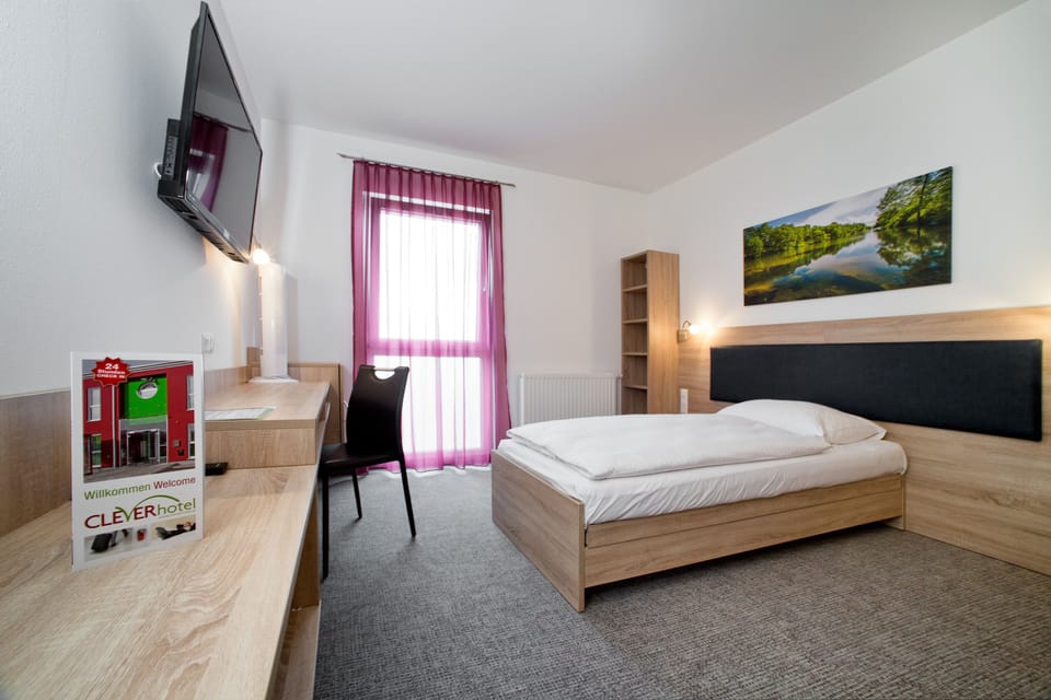 Superior Double Room Single Use | Desk, laptop workspace, blackout drapes, WiFi (free)