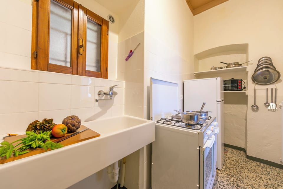 Family Apartment, Multiple Bedrooms, 2 Bathrooms, Mountainside (Mezzegra Le ERE) | Private kitchen | Fridge, microwave, oven, stovetop