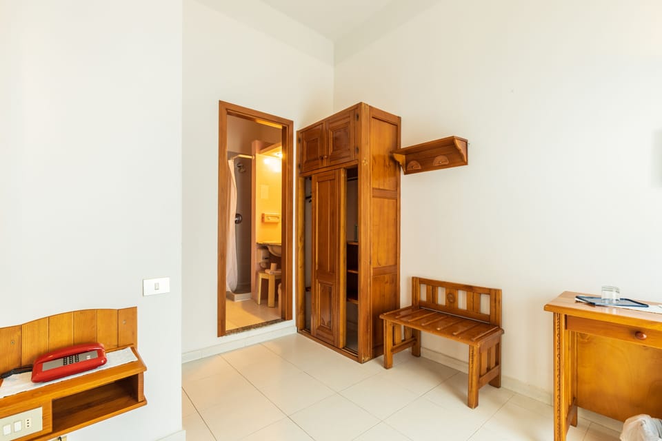 Single Room | Minibar, in-room safe, desk, free WiFi