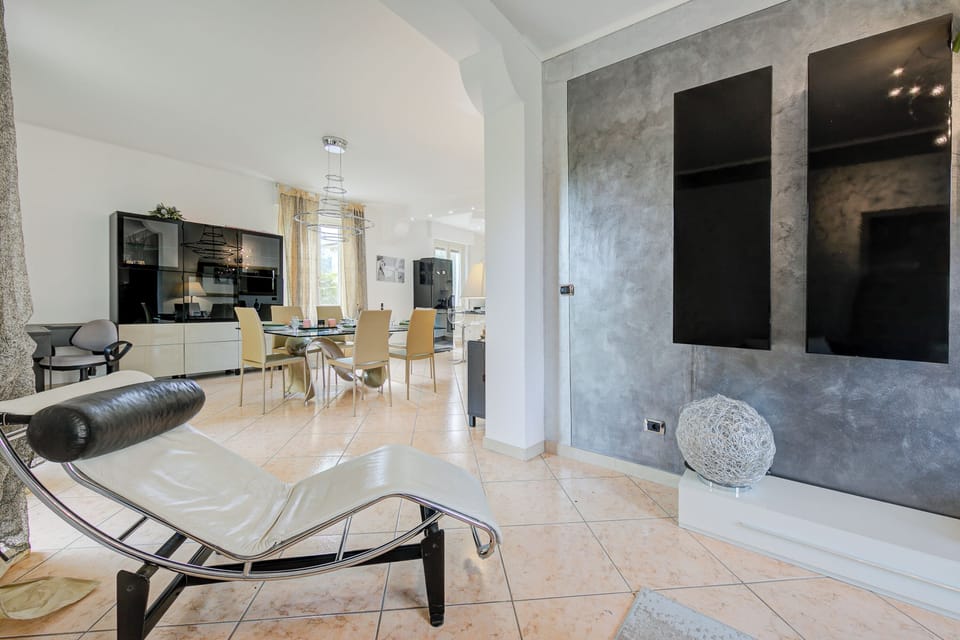 Family Apartment, Multiple Bedrooms (Silvy Apt Salò | Charming & Near) | Interior
