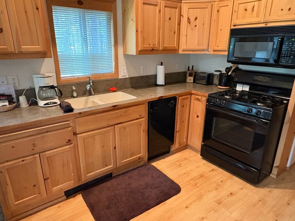 511 Bigfoot Lookout | Private kitchen | Coffee/tea maker, mini-fridge, microwave, toaster