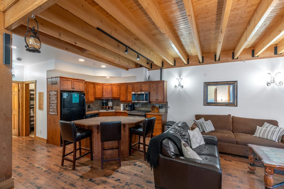 Duplex, 5 Bedrooms, Mountain View, Slope side (5 Bedrooms) | Private kitchen | Coffee/tea maker, microwave, oven, electric kettle