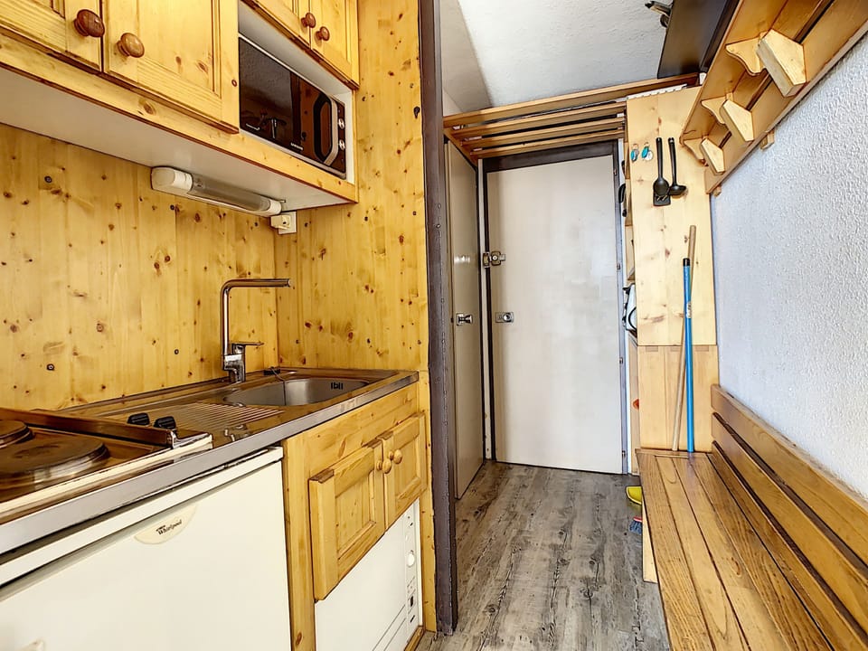 Apartment, Ensuite (Vue sur montagne -App 108) | Private kitchen | Full-size fridge, microwave, espresso maker, electric kettle