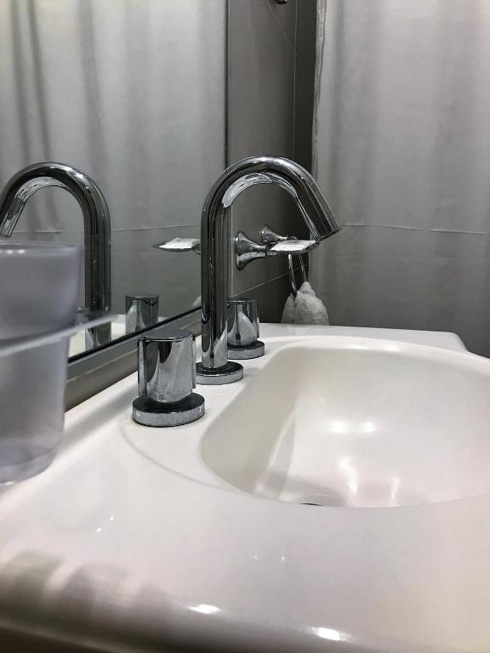 Standard Double or Twin Room | Bathroom | Shower, hair dryer, bidet, towels