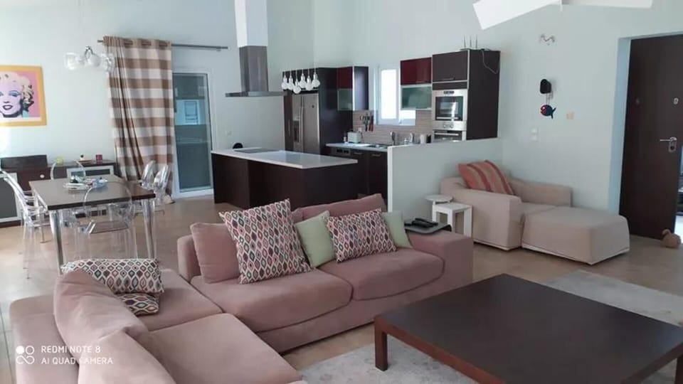 Villa | Living room | 30-inch TV with digital channels, fireplace