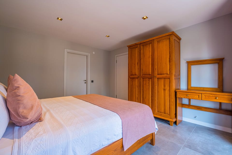 Luxury Villa | 4 bedrooms, blackout drapes, iron/ironing board, free WiFi