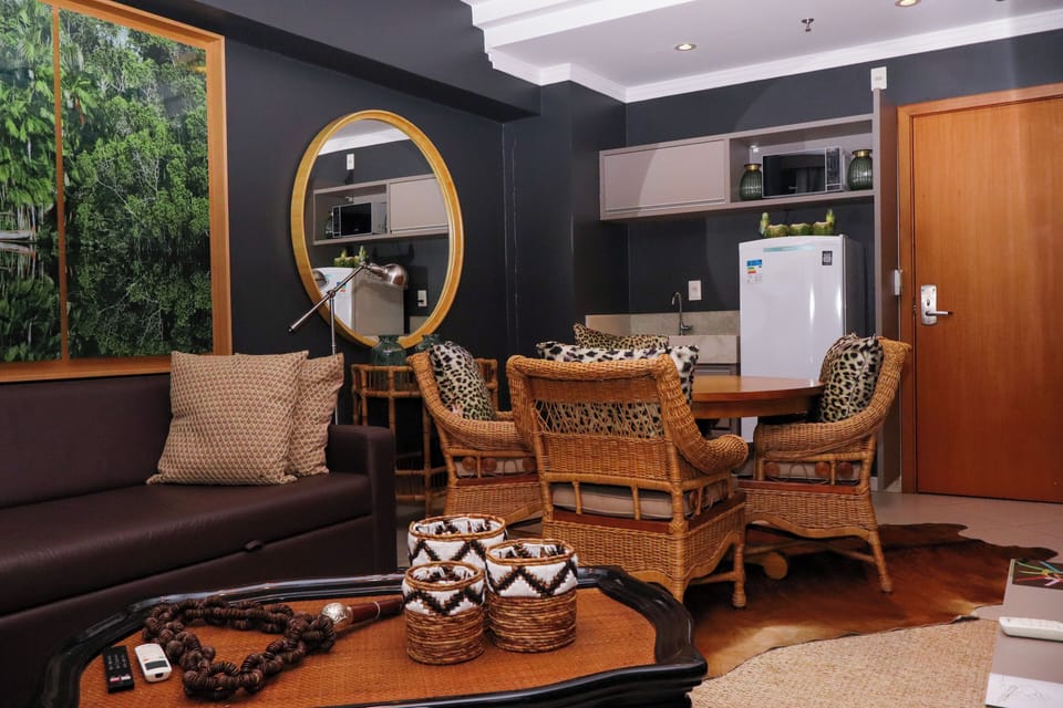 Deluxe Room, Multiple Beds | Living area