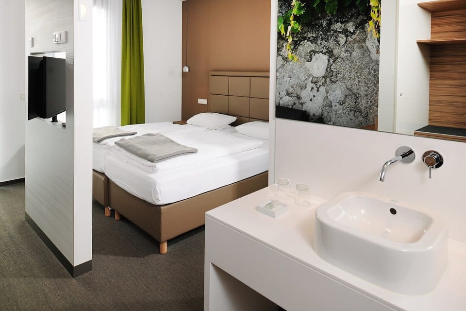 Desk, soundproofing, iron/ironing board, free WiFi