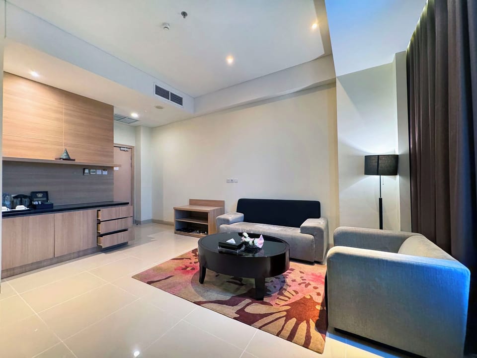 Minibar, in-room safe, desk, iron/ironing board (on request)