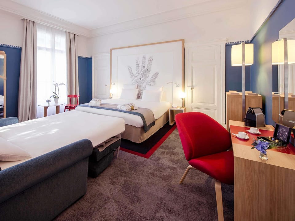 Privilege, Premium Room, 1 Queen Bed with Sofa bed | Premium bedding, pillowtop beds, in-room safe, blackout drapes