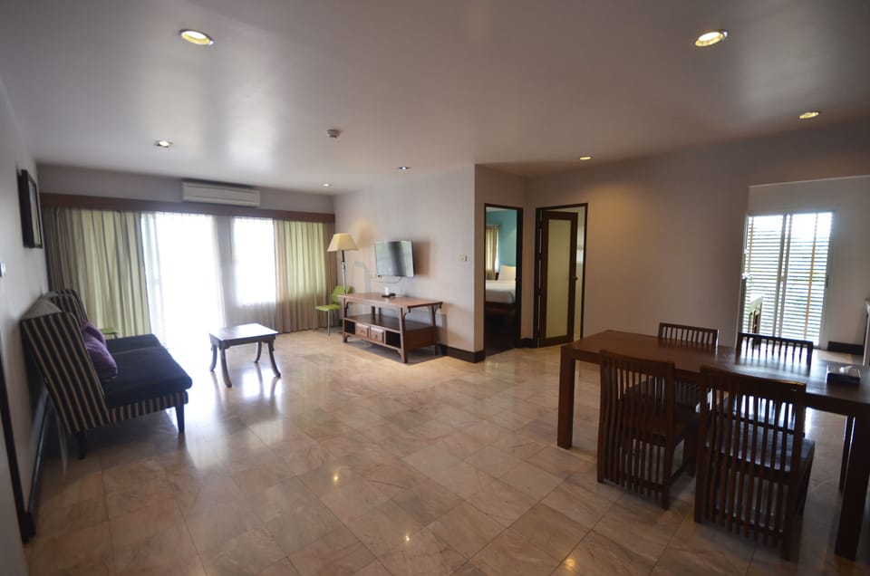 Family Suite, 2 Bedrooms | Living room | 42-inch LED TV with digital channels, TV