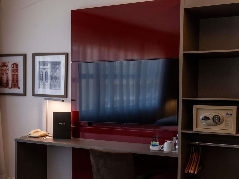 Standard Apartment, 1 Double Bed (Accessible) | Premium bedding, minibar, in-room safe, desk