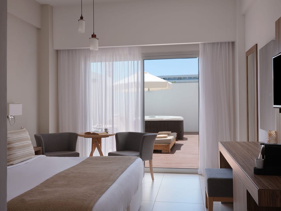 Superior Room Inland View with Outdoor Whirlpool | Hypo-allergenic bedding available, WiFi (free), bed sheets