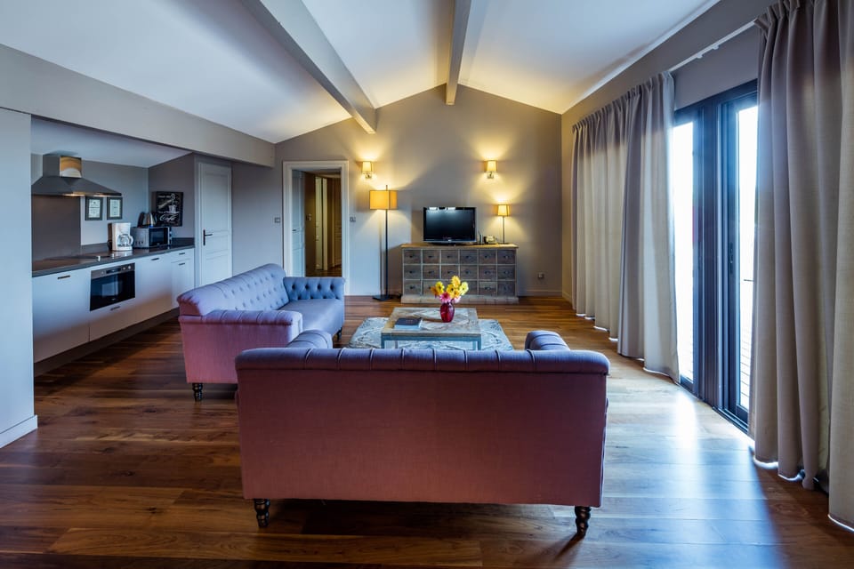 Superior Apartment, 2 Bedrooms, Hot Tub (70m2) | Living area | LCD TV