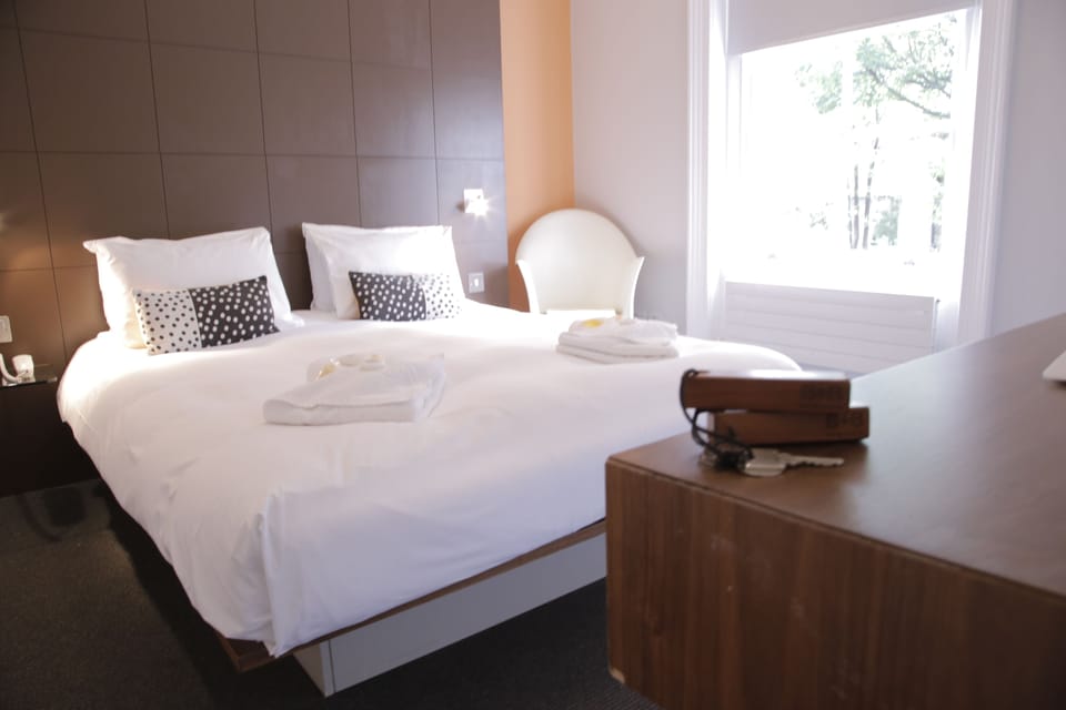 Double Room | Hypo-allergenic bedding, desk, laptop workspace, iron/ironing board