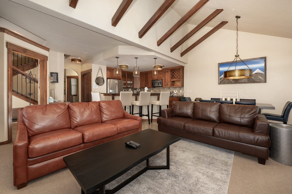 Condo, 2 Bedrooms | Living area