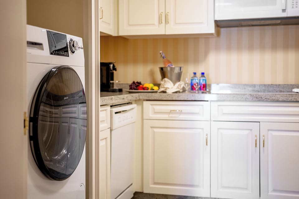 Fridge, microwave