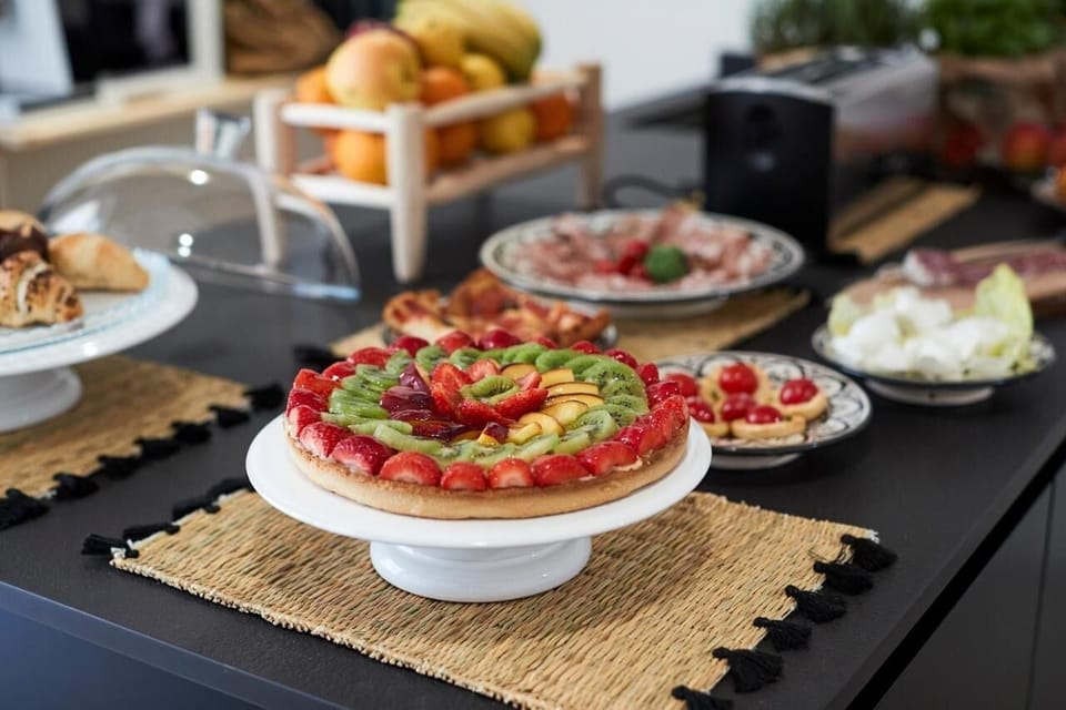 Free daily continental breakfast