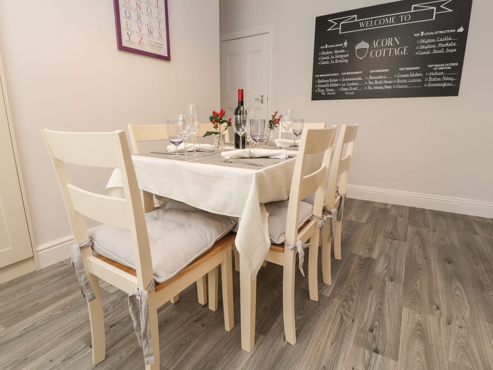 Cottage | Private kitchen | Fridge, dishwasher, cookware/dishes/utensils