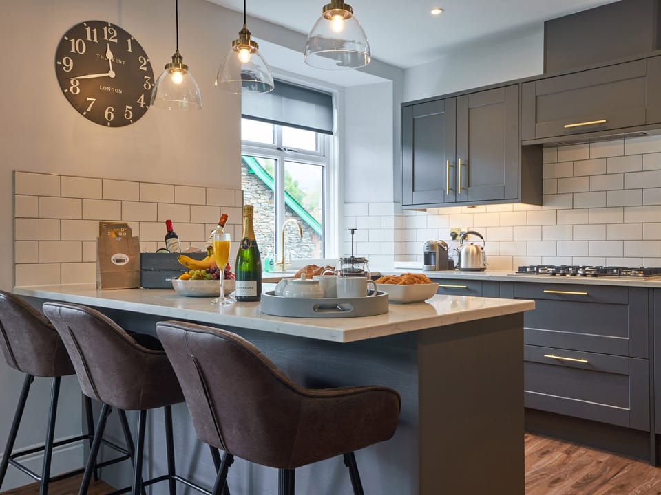 Cottage | Private kitchen | Fridge, dishwasher, cookware/dishes/utensils