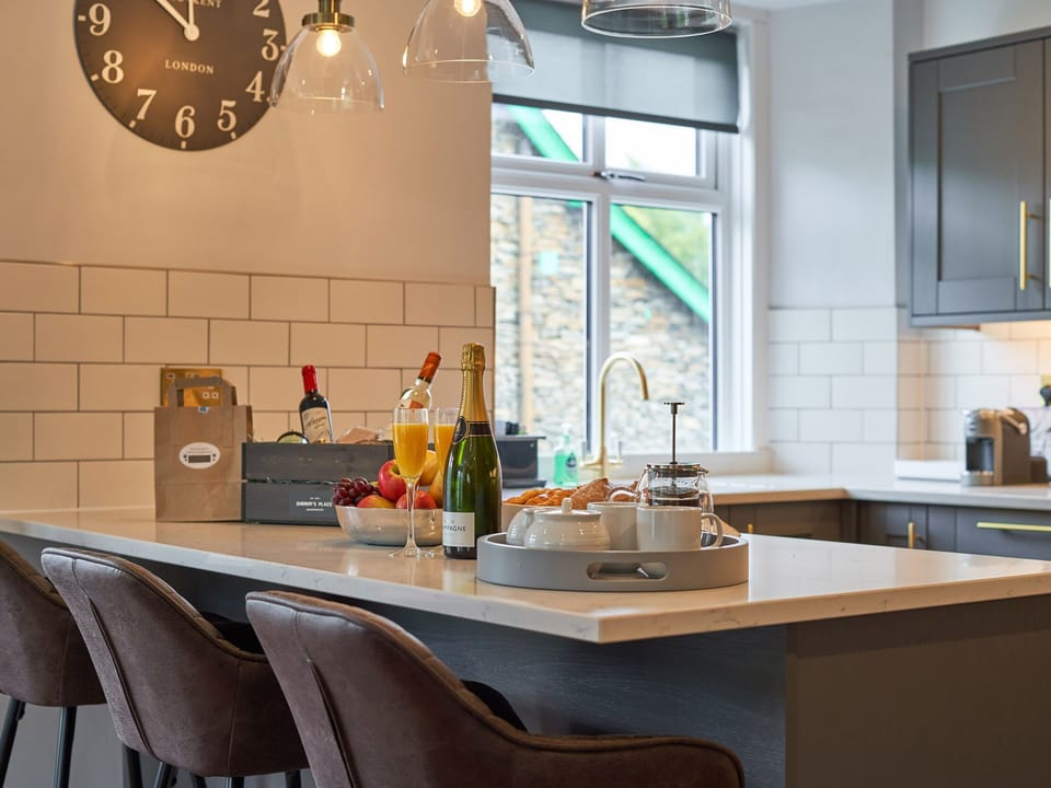 Cottage | Private kitchen | Fridge, dishwasher, cookware/dishes/utensils