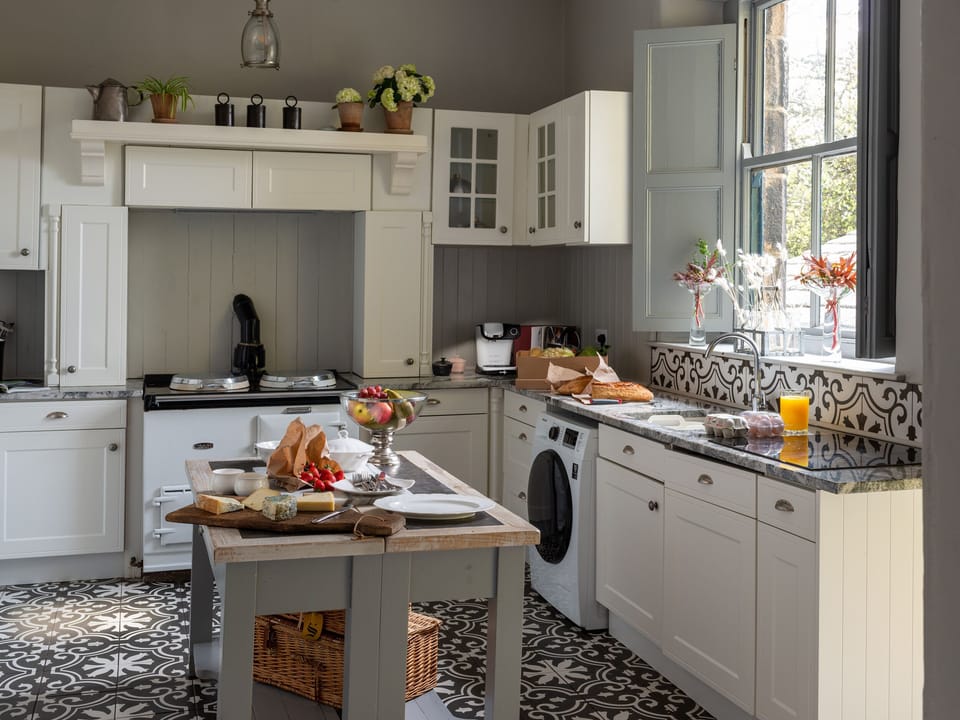 Cottage | Private kitchen | Fridge, dishwasher, electric kettle, toaster