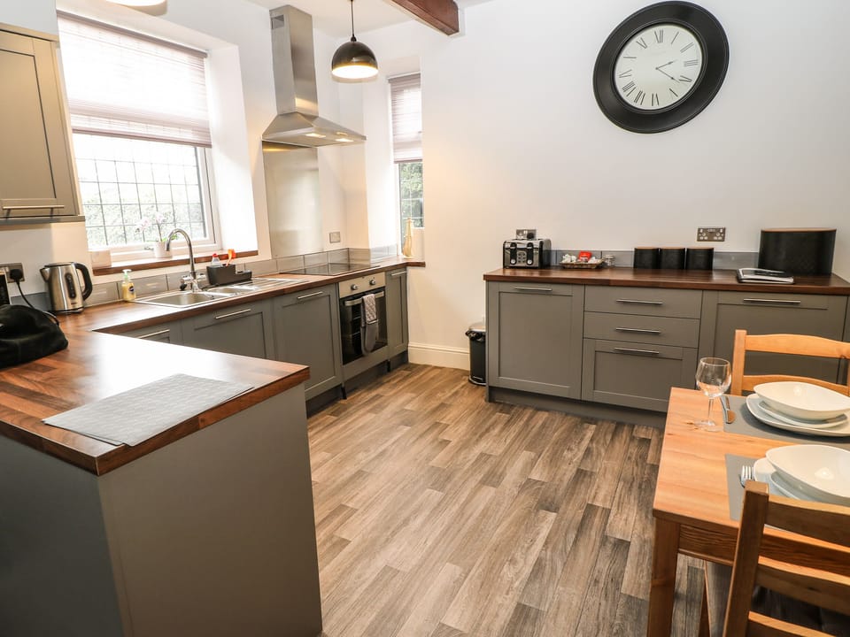 Cottage | Private kitchen | Fridge, microwave, dishwasher, electric kettle