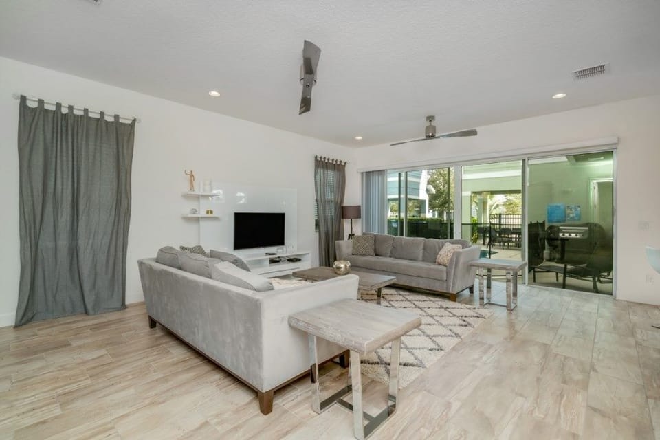 Villa, 5 Bedrooms | Living room | Smart TV