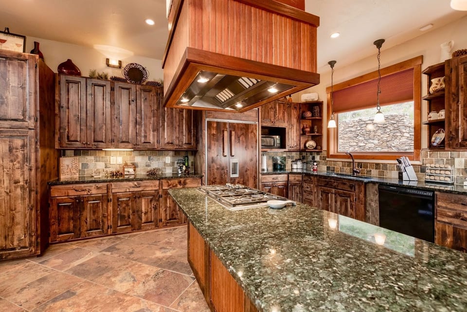 House, 5 Bedrooms | Private kitchen | Coffee/tea maker, fridge, oven, toaster