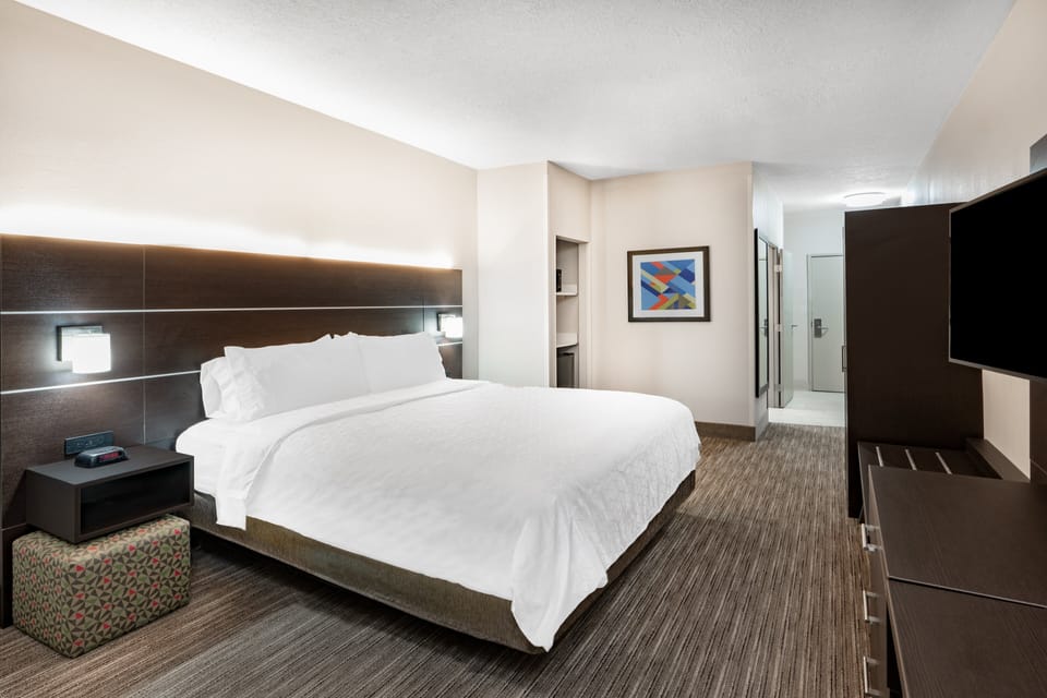 In-room safe, desk, iron/ironing board, free cribs/infant beds