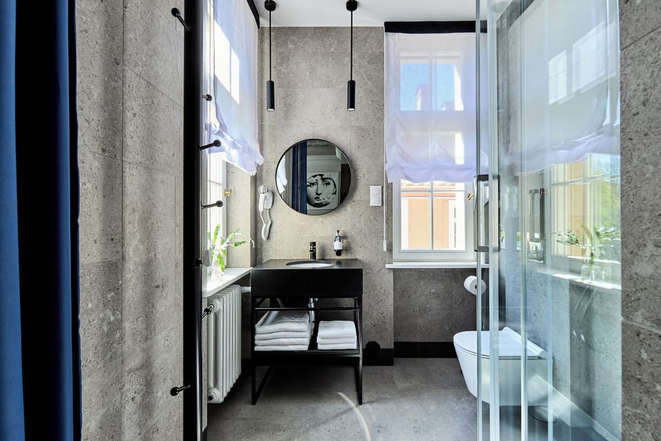 Superior Room, 2 Twin Beds, Non Smoking | Bathroom | Shower, rainfall showerhead, free toiletries, hair dryer