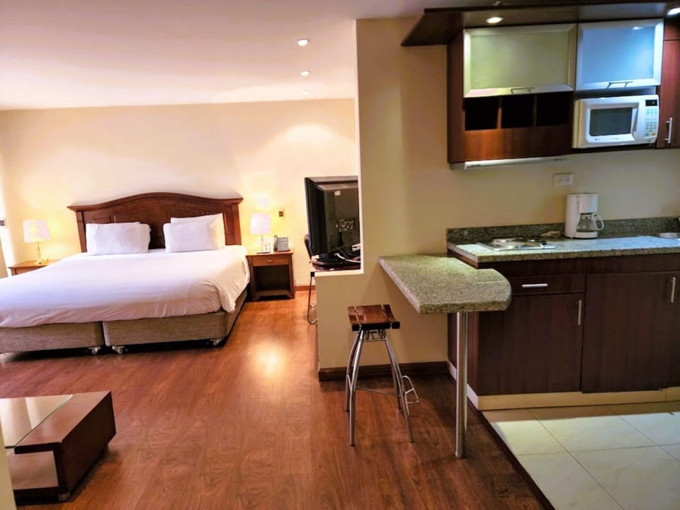 Junior Suite, Terrace | Premium bedding, minibar, in-room safe, desk