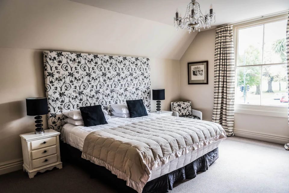B&B Room - Super King | Iron/ironing board, WiFi (free), bed sheets