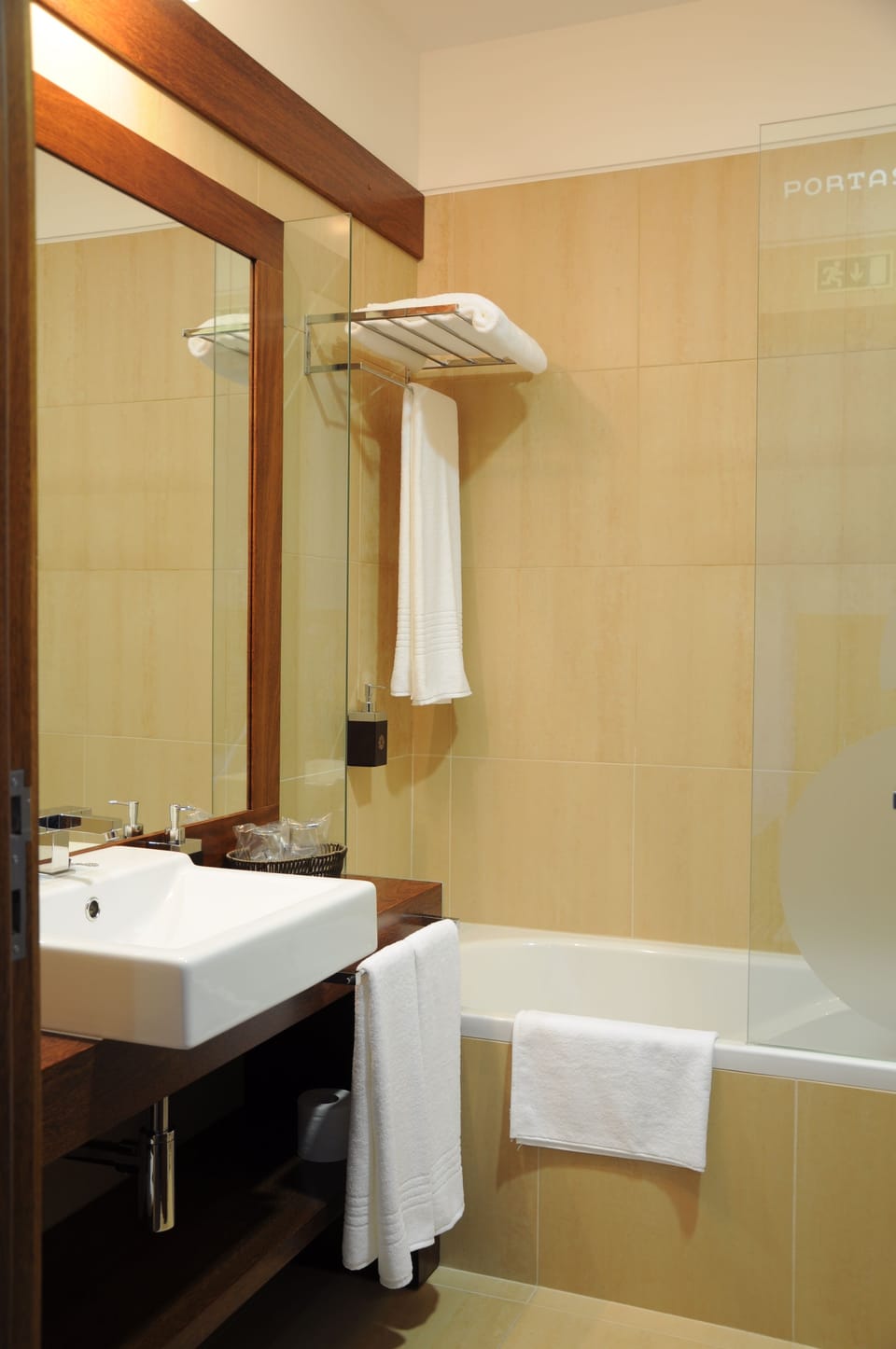 Bathtub, hair dryer, bidet, towels