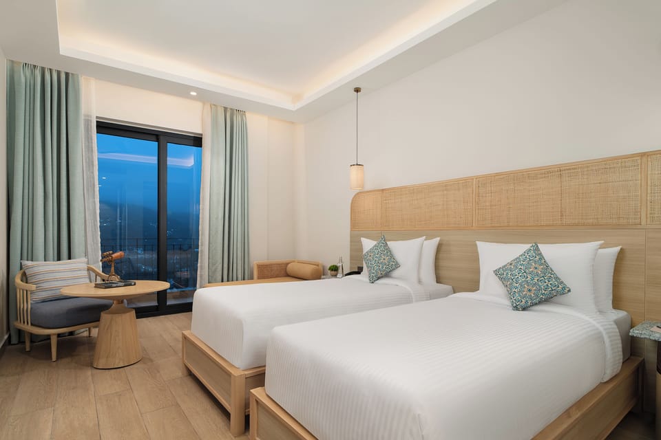 Luxury Lake View Room | Egyptian cotton sheets, premium bedding, down comforters
