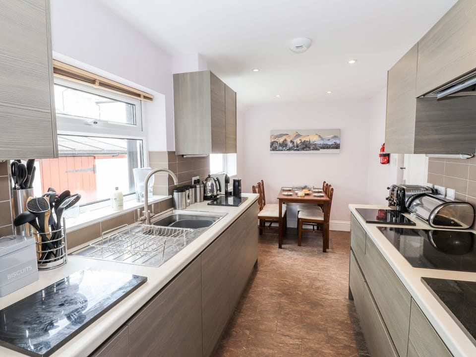 Cottage | Private kitchen | Fridge, dishwasher, electric kettle, toaster