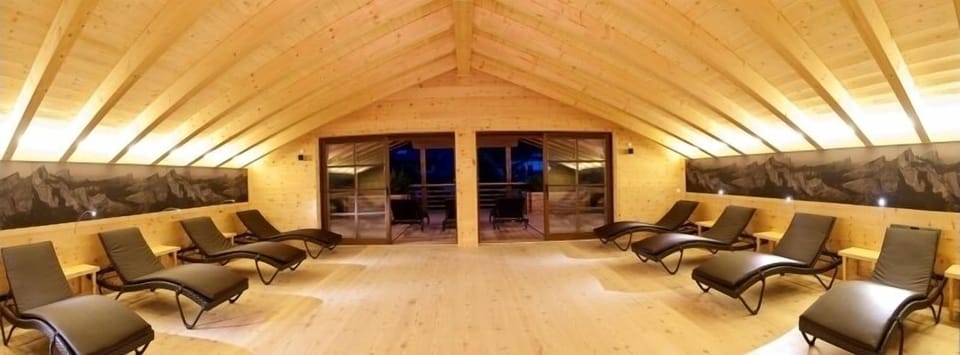 Sauna, steam room, Turkish bath, body treatments, aromatherapy