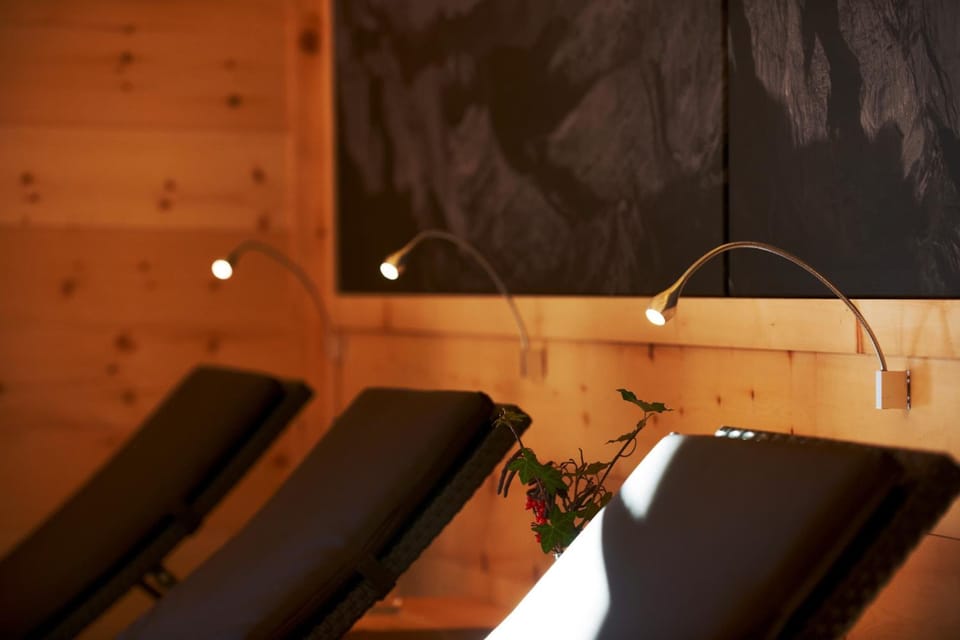 Sauna, steam room, Turkish bath, body treatments, aromatherapy